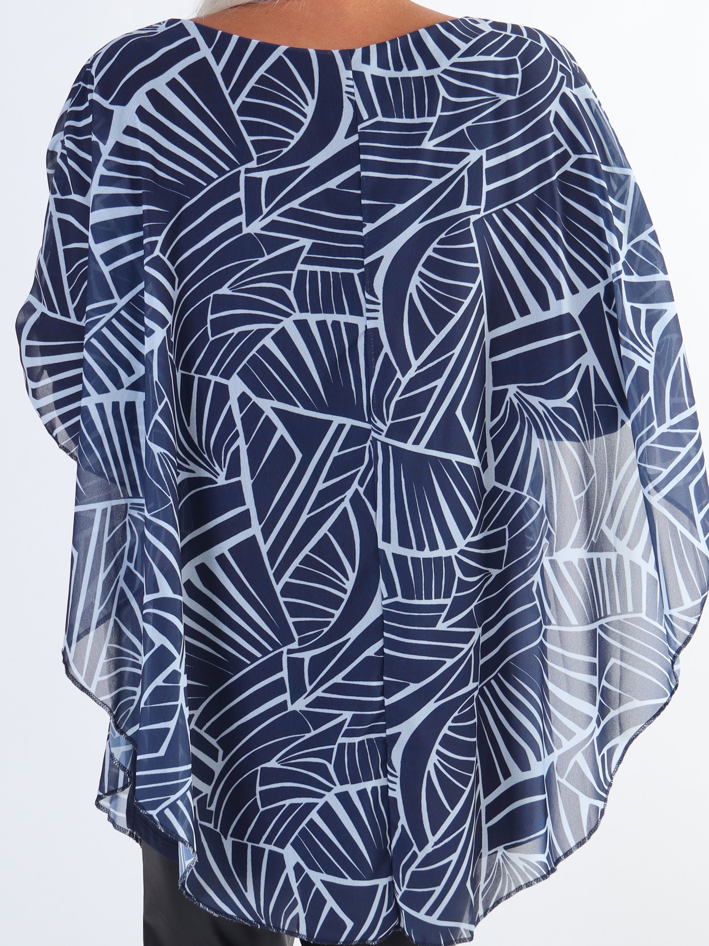 Kenya Pattern Shirt - Mönstrad plus size tunika med chiffonglager
